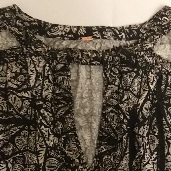 °•°>free people<°•°cold shoulder/Hi-Lo split/metal - Picture 3 of 7